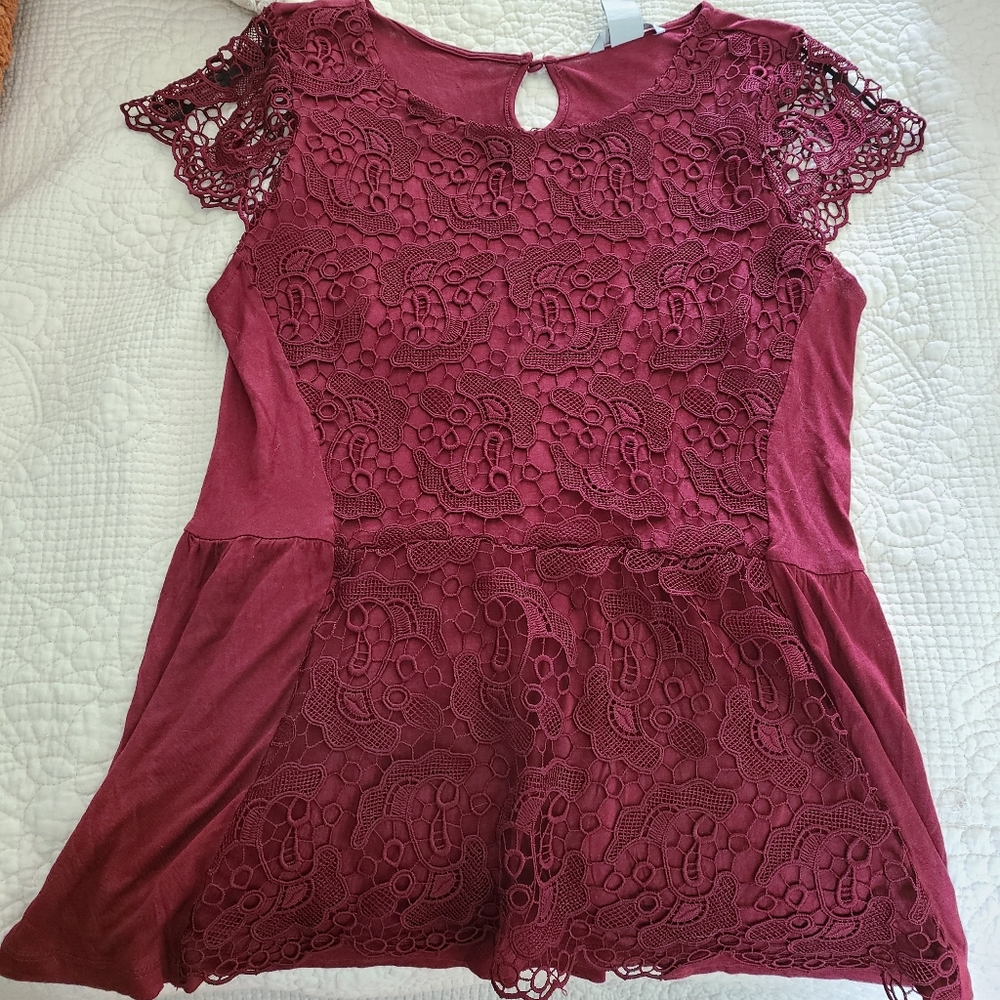 H&M maroon crochet top